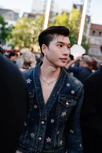 Vietnamese Rapper HIEUTHUHAI Shines at International Fashion Week Event - image 3