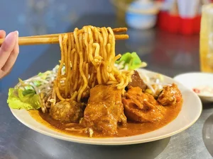 Discover the Spicy Flavors of Ca Mau: Exploring the Famous Bánh Tầm Cay Noodle Dish - image 1