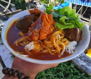 Discover the Spicy Flavors of Ca Mau: Exploring the Famous Bánh Tầm Cay Noodle Dish - image 8