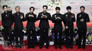 Christmas 2025 Red Carpet Explodes: Jang Won Young Transforms into Angel, Did Winter (aespa) Reveal Love Mark with Jungkook (BTS)? - image 33