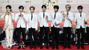 Christmas 2025 Red Carpet Explodes: Jang Won Young Transforms into Angel, Did Winter (aespa) Reveal Love Mark with Jungkook (BTS)? - image 26