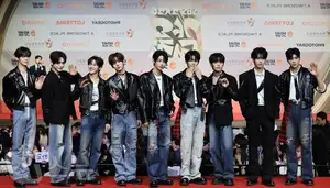 Christmas 2025 Red Carpet Explodes: Jang Won Young Transforms into Angel, Did Winter (aespa) Reveal Love Mark with Jungkook (BTS)? - image 3