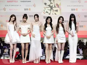 Christmas 2025 Red Carpet Explodes: Jang Won Young Transforms into Angel, Did Winter (aespa) Reveal Love Mark with Jungkook (BTS)? - image 11