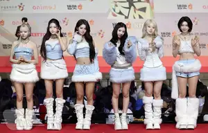Christmas 2025 Red Carpet Explodes: Jang Won Young Transforms into Angel, Did Winter (aespa) Reveal Love Mark with Jungkook (BTS)? - image 25