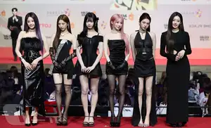 Christmas 2025 Red Carpet Explodes: Jang Won Young Transforms into Angel, Did Winter (aespa) Reveal Love Mark with Jungkook (BTS)? - image 35