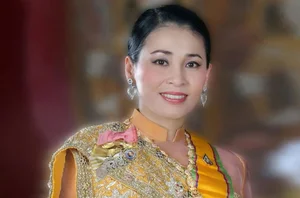 The Radiant Elegance of Queen Suthida of Thailand: A Celebration of Royal Beauty and Style at Age 46 - image 0