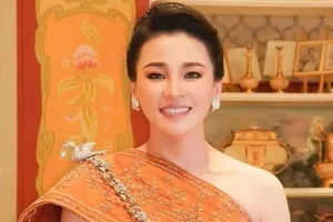 The Radiant Elegance of Queen Suthida of Thailand: A Celebration of Royal Beauty and Style at Age 46 - image 9