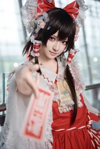 Stunning Hana Cosplay as Hualingmeng at Firefly Animation Carnival: Exquisite Floral Fantasy Fashion and Elegant Hanfu-Inspired Design for Anime Lovers - image 8
