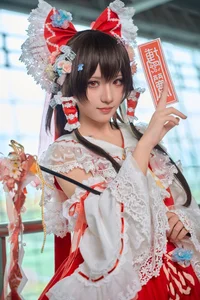 Stunning Hana Cosplay as Hualingmeng at Firefly Animation Carnival: Exquisite Floral Fantasy Fashion and Elegant Hanfu-Inspired Design for Anime Lovers - image 4