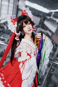 Stunning Hana Cosplay as Hualingmeng at Firefly Animation Carnival: Exquisite Floral Fantasy Fashion and Elegant Hanfu-Inspired Design for Anime Lovers - image 2