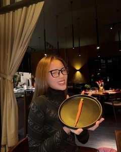 Shark Binh and Phuong Oanh's Romantic Kiss & Ho Ngoc Ha's Family Trip to France - image 0