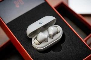 Experience the Beat: Bức Tường True Wireless Earbuds - A New Trend in Music and Style - image 3