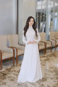 Rising 9X Beauty Captivates Fans with Stunning 10-Year Challenge Transformation - image 2
