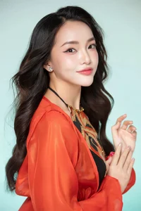 Rising 9X Beauty Captivates Fans with Stunning 10-Year Challenge Transformation - image 3