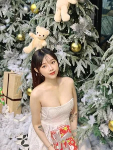 Sensual Vietnamese Model with a Japanese Stage Name: An Artistic Portrait Gallery - image 0