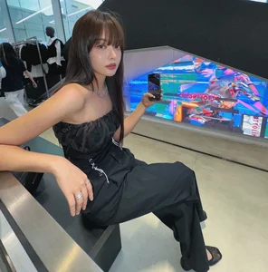 Korean Model Turns Heads in Hanoi's Historic Old Quarter - image 4
