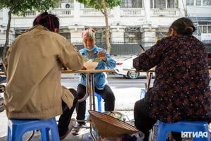 The Heartwarming Story of Suspended Pho in Hanoi: A Unique Culinary Tradition - image 9