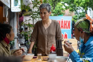 The Heartwarming Story of Suspended Pho in Hanoi: A Unique Culinary Tradition - image 2
