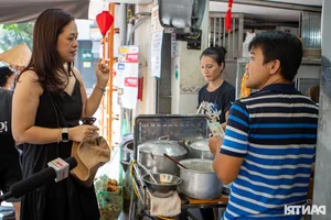 The Heartwarming Story of Suspended Pho in Hanoi: A Unique Culinary Tradition - image 8