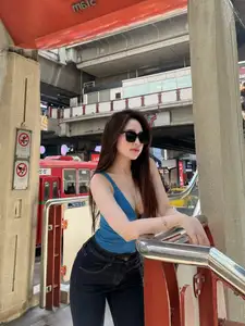Le Phuong Anh: Vietnamese Hot Girl's Alluring Style Shines on Thailand Streets - image 1