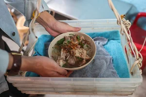 Unique Street Food Experience: The Famous Rope-Pulled Hu Tieu Shop in Ho Chi Minh City - image 4