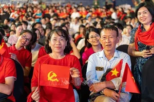 General Secretary To Lam Attends the 'Under the Glorious Flag' Political Art Program in Vietnam - image 5