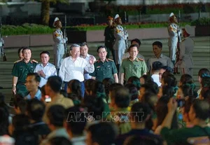 General Secretary To Lam Attends the 'Under the Glorious Flag' Political Art Program in Vietnam - image 3
