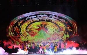 General Secretary To Lam Attends the 'Under the Glorious Flag' Political Art Program in Vietnam - image 10