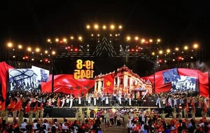 General Secretary To Lam Attends the 'Under the Glorious Flag' Political Art Program in Vietnam - image 0