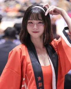 From Unexpected Incidents to Global Fame: How This Influencer Became an Overnight Social Media Sensation - image 8