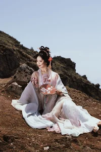 Exquisite Portraiture in YiTuYu Art Language Vol.4296 with Chen Luo Jin - image 0