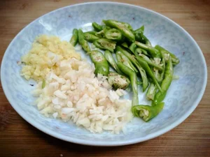 Health Benefits of Stir-Fried Water Spinach with Pork: A Nutrient-Rich and Affordable Meal - image 4