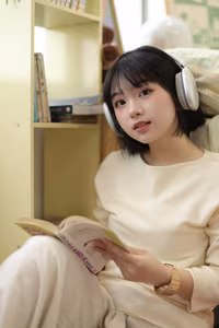 VGU No.160: Discover the Pure Beauty of a Short-Haired Girl in a Captivating Portrait - image 7