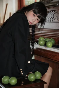 YiTuYu Art Language Vol.8053: Exquisite Photography Collection Featuring Model Shi San Jin Ya - image 24