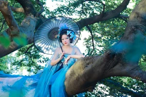 Stunning Portrait Photography: Mao Zi Zi in YiTuYu Art Language Vol.8261 - Aesthetic Fashion and Artistic Style Inspiration - image 11