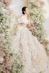 Midu’s Stunning Floral-Inspired Wedding Photos: A Masterclass in Romantic Bridal Elegance and Celebrity Style - image 4