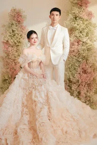 Midu’s Stunning Floral-Inspired Wedding Photos: A Masterclass in Romantic Bridal Elegance and Celebrity Style - image 14