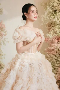 Midu’s Stunning Floral-Inspired Wedding Photos: A Masterclass in Romantic Bridal Elegance and Celebrity Style - image 5