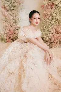 Midu’s Stunning Floral-Inspired Wedding Photos: A Masterclass in Romantic Bridal Elegance and Celebrity Style - image 11
