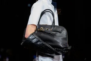 Top 7 Luxury Handbag Trends to Elevate Your Fall Wardrobe This Season - image 19