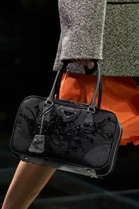 Top 7 Luxury Handbag Trends to Elevate Your Fall Wardrobe This Season - image 20