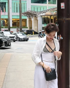 Minimalist Fashion Guide for Short Hair: Effortless Chic and Pixie Cut Style Inspirations - image 6