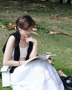 Minimalist Fashion Guide for Short Hair: Effortless Chic and Pixie Cut Style Inspirations - image 0