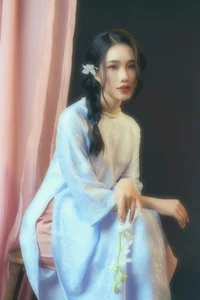 Diệu Thúy: The Stunning 'Ả Đào' Singer in 'Peach Blossoms, Pho and Piano' Redefining Classical Vietnamese Beauty and Grace - image 1
