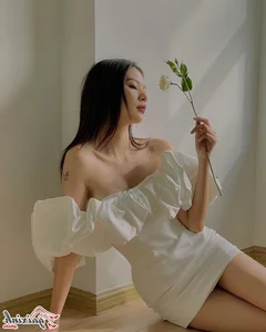 Phi Phuong Anh Showcases Stunning Bikini Style and Fitness at Age 25 - image 15