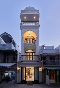 Neoclassical Elegance in a 3m Alley: A Masterpiece of Small-Space Luxury Architecture - image 44