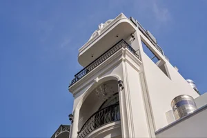 Neoclassical Elegance in a 3m Alley: A Masterpiece of Small-Space Luxury Architecture - image 22