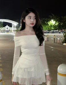 Effortless Charm: The Sweet and Natural Beauty of a 2002-Born Viral Sensation - image 6