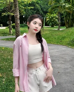 Effortless Charm: The Sweet and Natural Beauty of a 2002-Born Viral Sensation - image 8