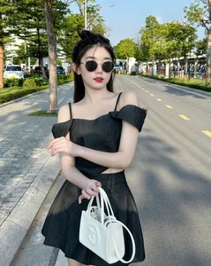 Effortless Charm: The Sweet and Natural Beauty of a 2002-Born Viral Sensation - image 4